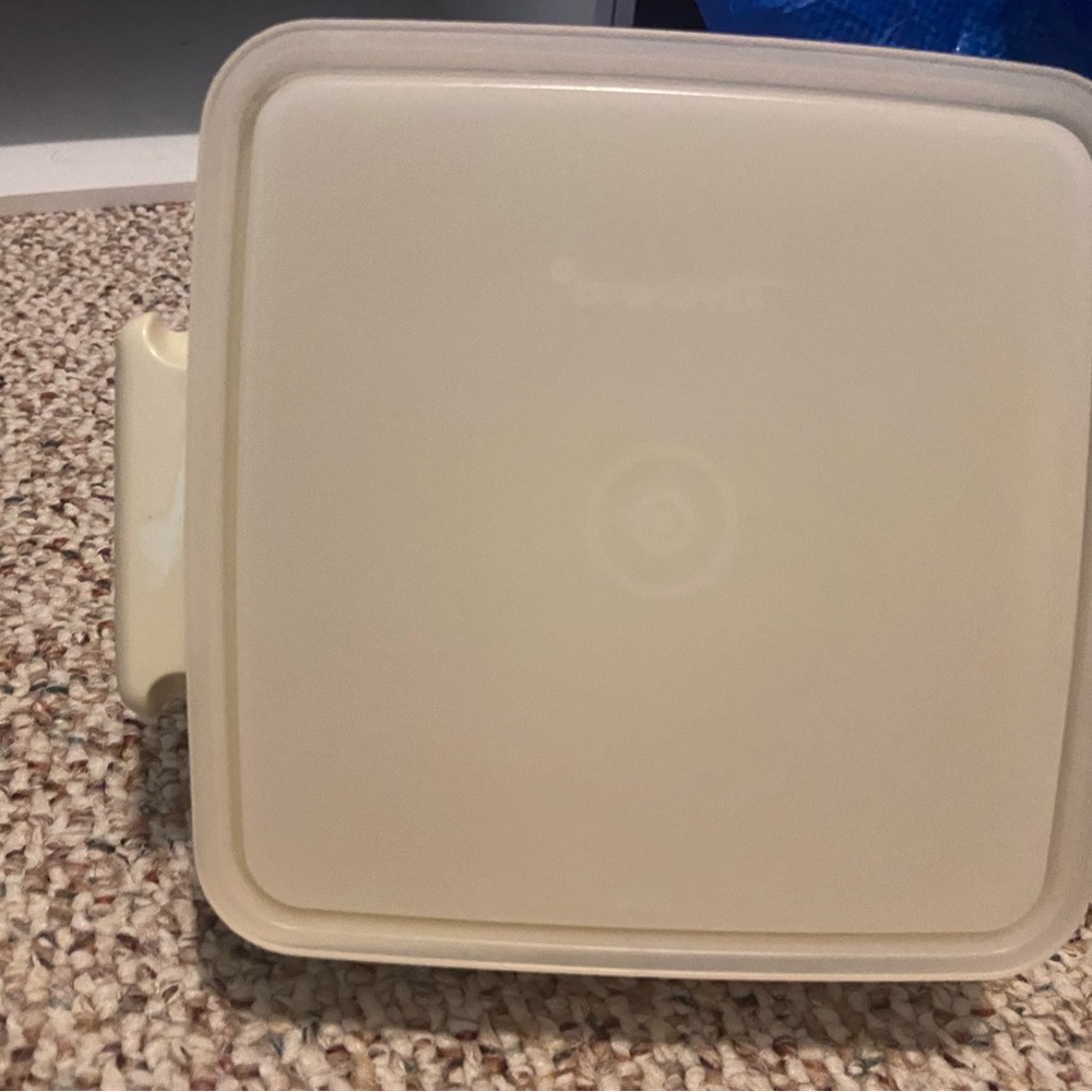 Various Vintage Tupperware Containers, square and pie - Picture 8 of 14